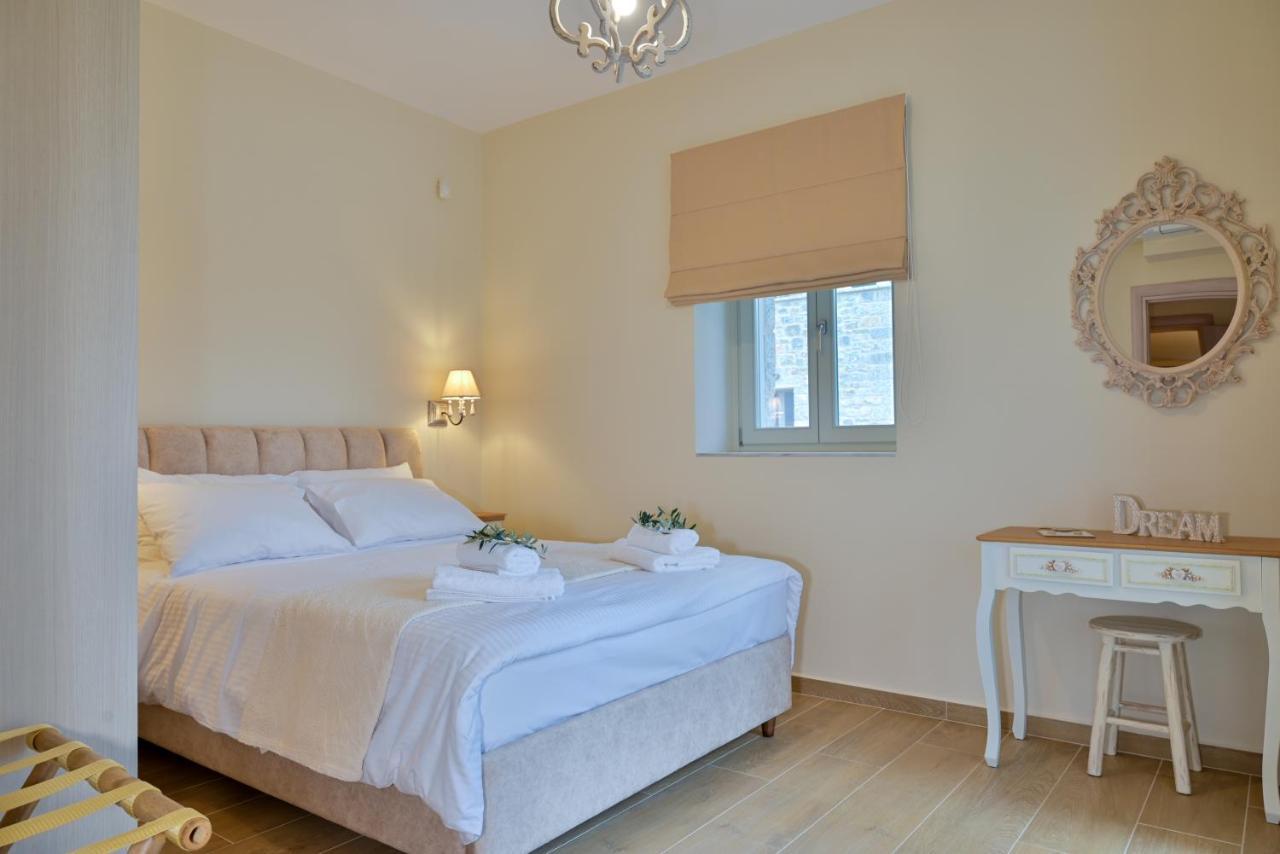 Efmar Exclusive Residences Gytheio Quarto foto